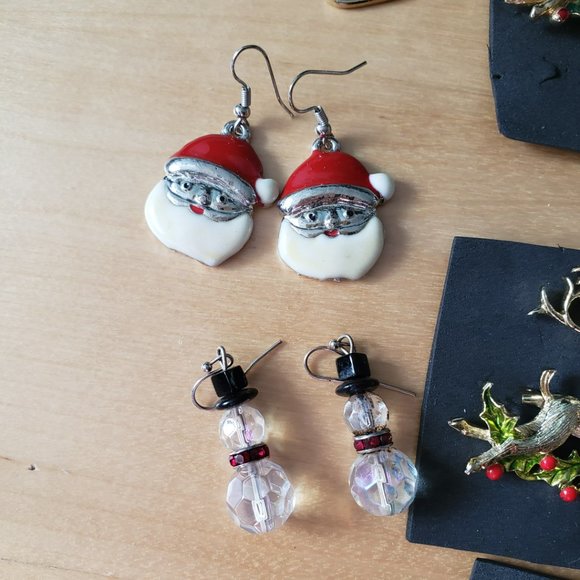 8 Christmas Brooch Pins and 3 Earrings - Picture 2 of 9
